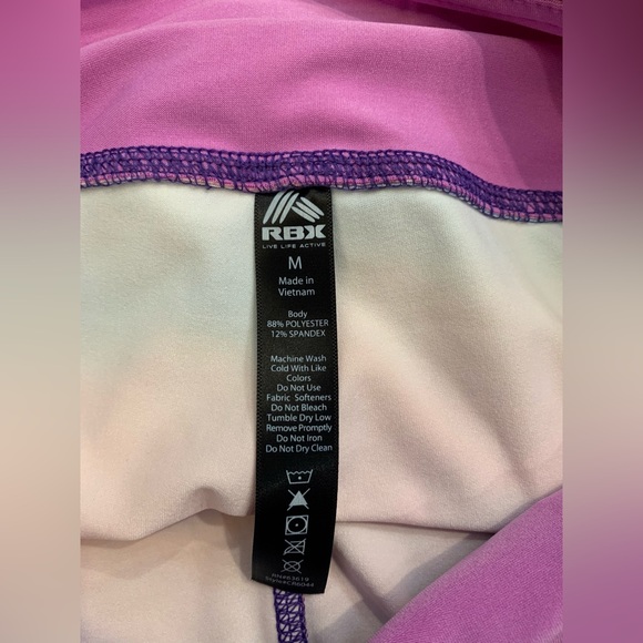 Bundle of 4 workout leggings. Size Medium - Picture 2 of 14